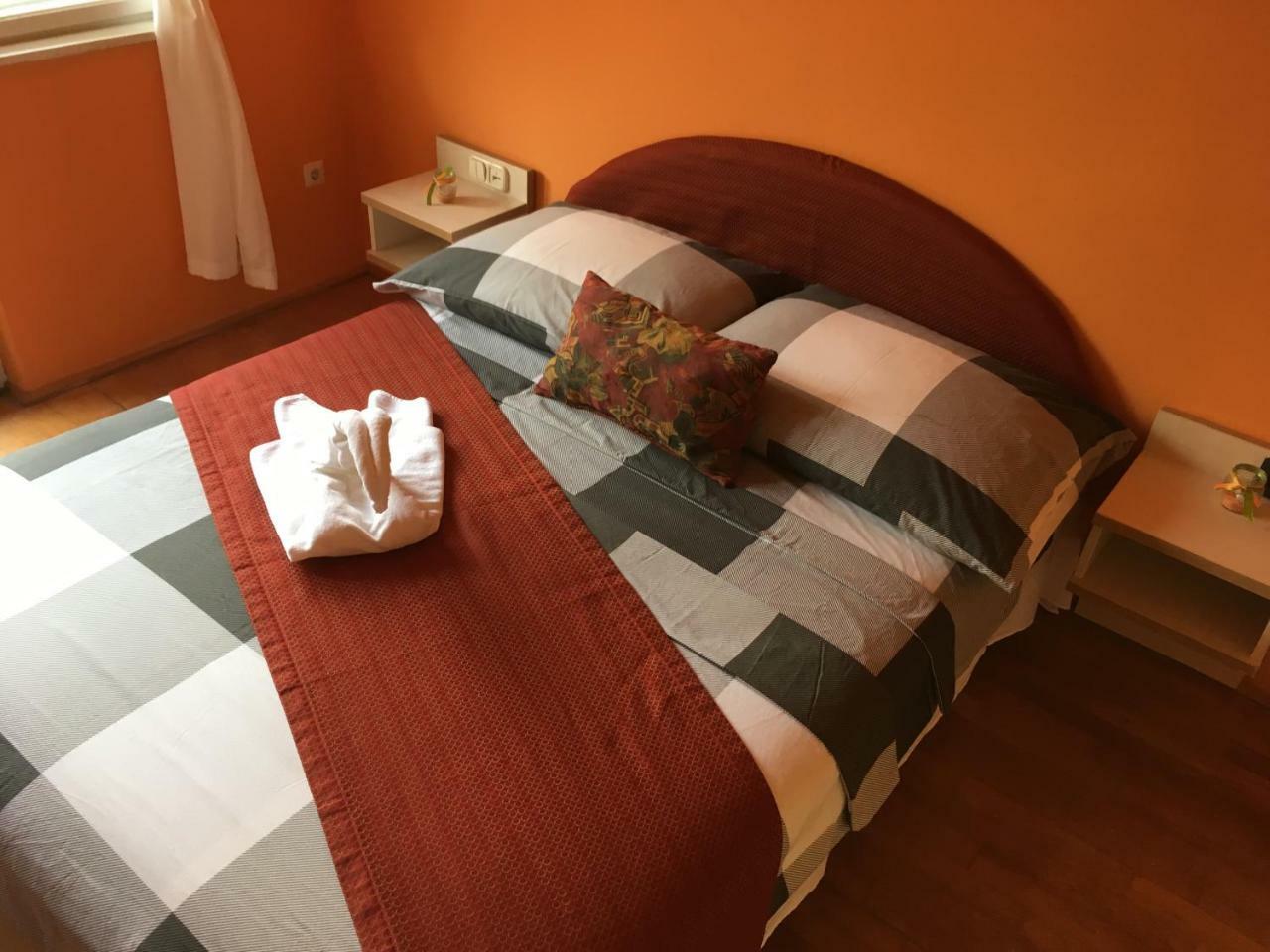Balatoni Retro Villa بالاتونفينيفيس المظهر الخارجي الصورة